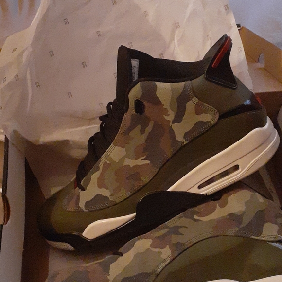 shoes and shirt - Picture 1 of 2